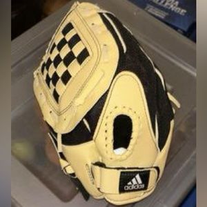 Adidas Mitt for Left-Handed Thrower